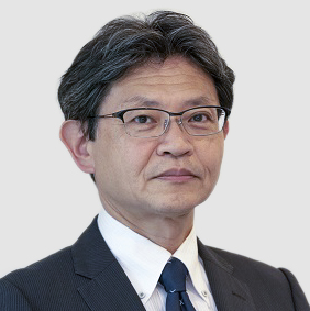 前川はEssex Furukawa Magnet Wire Japanの社長です。古河電気工業株式会社 (日本) マグネットワイヤ事業部の副部長を経て、2020年10月の合弁会社発表後にEssex Furukawaに入社しました。1984年から古河電気グループで働いており、東京とロンドン (英国) で戦略的なグローバル事業開発を行っています。また、2012年から2017年まで最高マーケティング責任者として、企画部門でゼネラルマネージャーを務めました。名古屋大学で経済学の学士号を取得しています。
